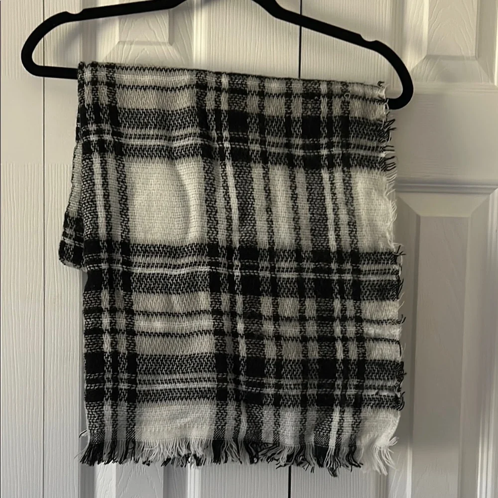 Olive & Pique Plaid Blanket Scarf